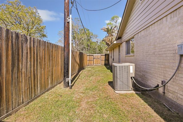6 Hillcrest Street, Dayton, TX 77535