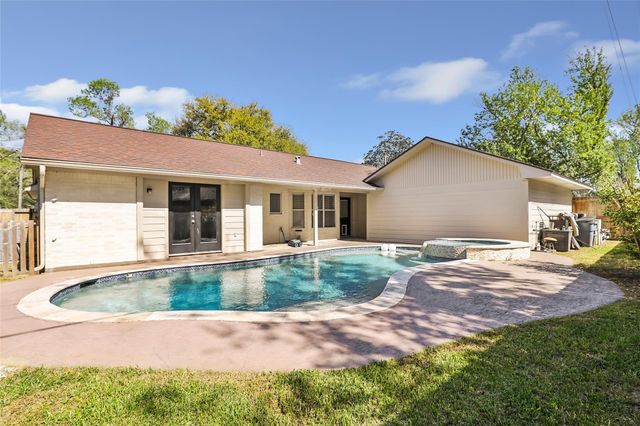 6 Hillcrest Street, Dayton, TX 77535