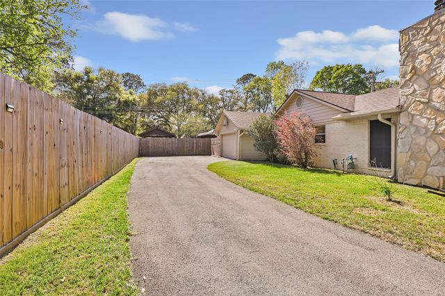 6 Hillcrest Street, Dayton, TX 77535