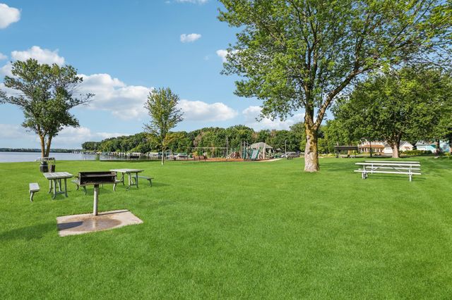 5912 Bartlett Boulevard, Mound, MN 55364