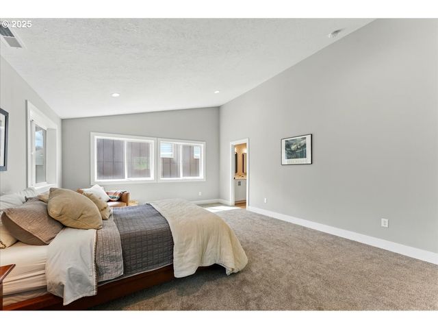 412 ADAMS Ave, Silverton, OR 97381