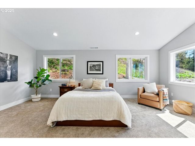 412 ADAMS Ave, Silverton, OR 97381