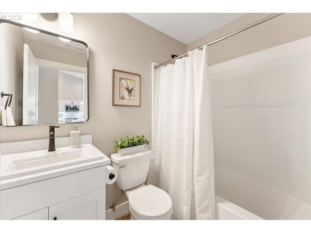 412 ADAMS Ave, Silverton, OR 97381