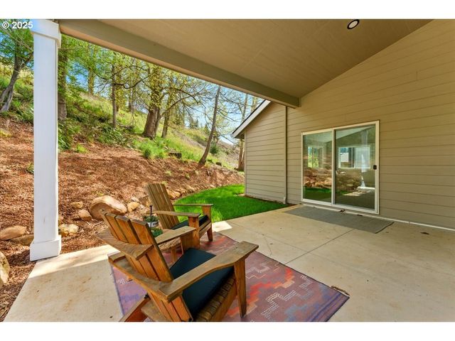 412 ADAMS Ave, Silverton, OR 97381