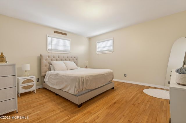 9 Parkview Drive, Hazlet, NJ 07730