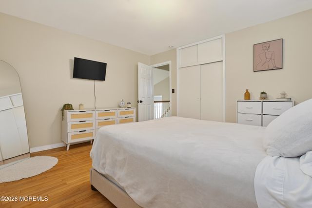 9 Parkview Drive, Hazlet, NJ 07730