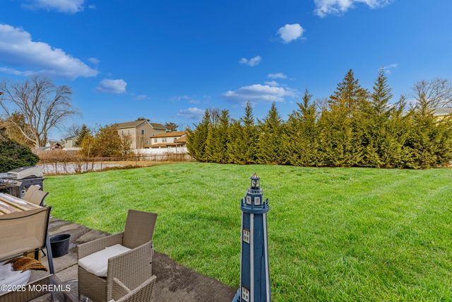 9 Parkview Drive, Hazlet, NJ 07730