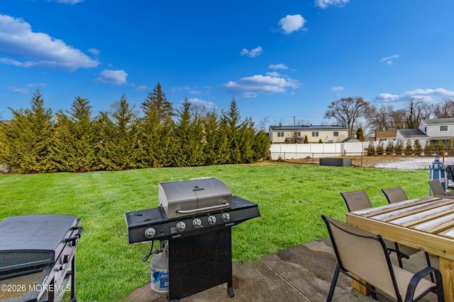 9 Parkview Drive, Hazlet, NJ 07730