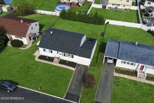 9 Parkview Drive, Hazlet, NJ 07730