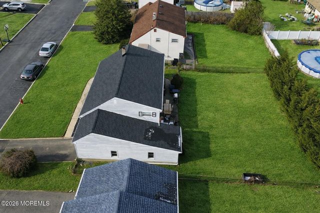 9 Parkview Drive, Hazlet, NJ 07730