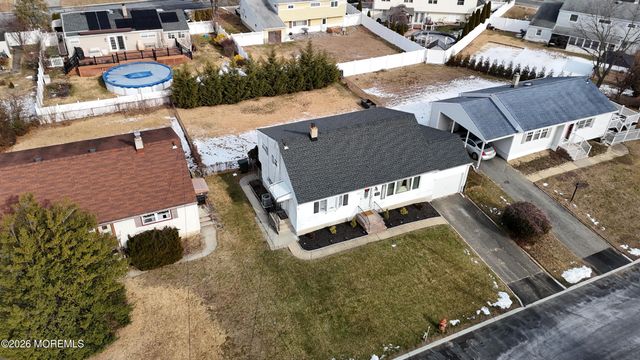 9 Parkview Drive, Hazlet, NJ 07730