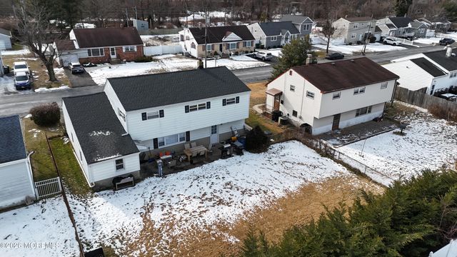 9 Parkview Drive, Hazlet, NJ 07730