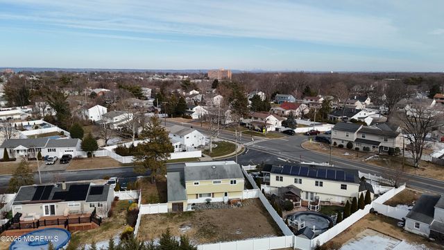 9 Parkview Drive, Hazlet, NJ 07730