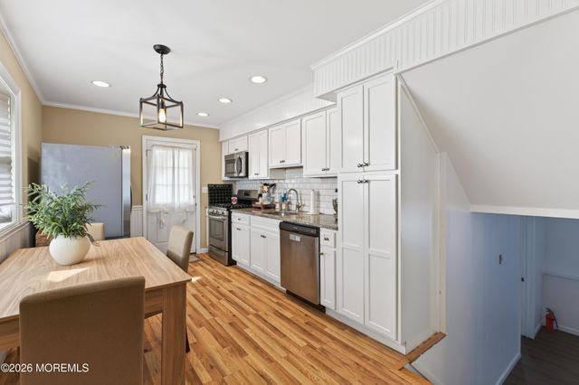 9 Parkview Drive, Hazlet, NJ 07730