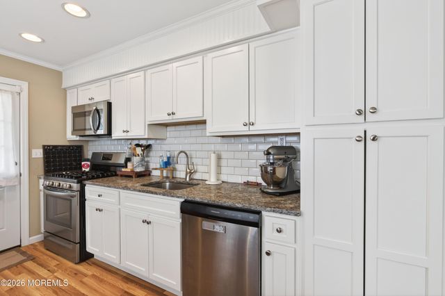 9 Parkview Drive, Hazlet, NJ 07730