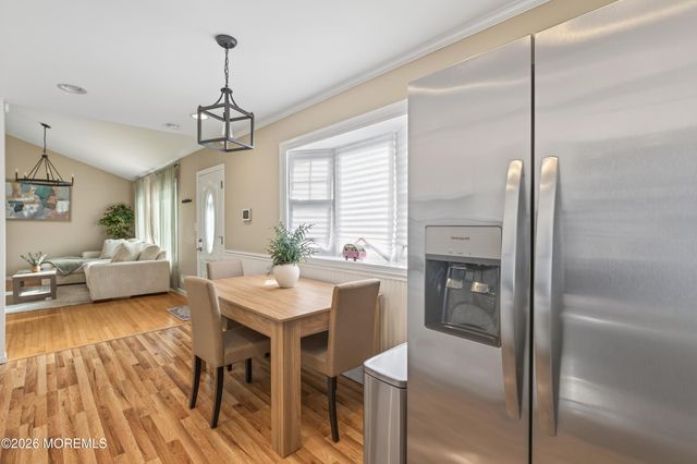 9 Parkview Drive, Hazlet, NJ 07730