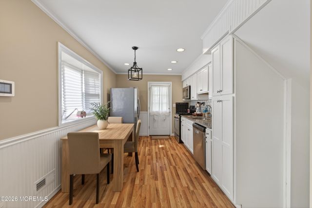 9 Parkview Drive, Hazlet, NJ 07730