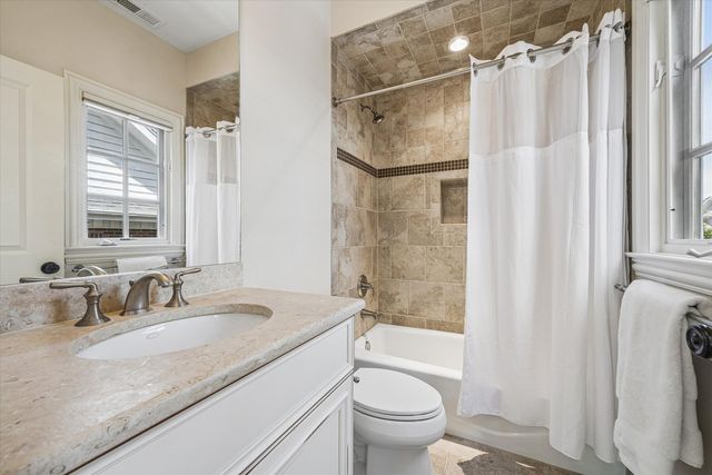 28 S Adams Street, Hinsdale, IL 60521