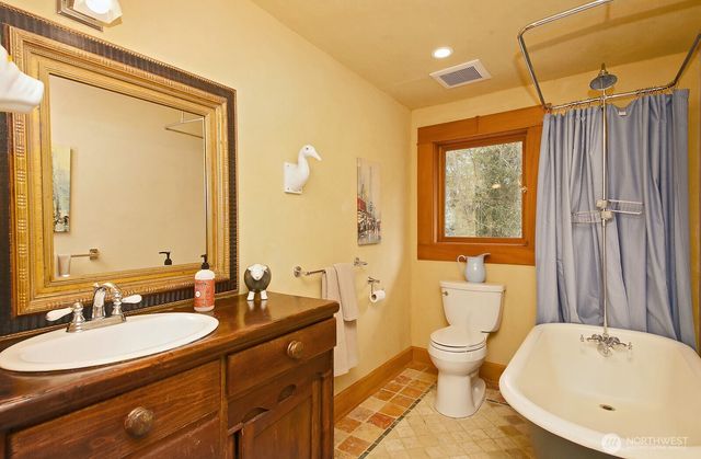1150 Tanager Lane, Greenbank, WA 98253