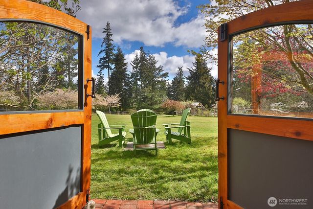 1150 Tanager Lane, Greenbank, WA 98253