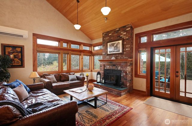 1150 Tanager Lane, Greenbank, WA 98253