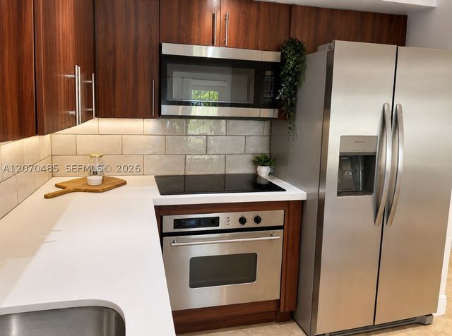 585 NE 121st St, North Miami, FL 33161