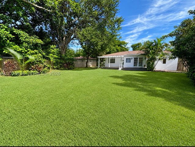585 NE 121st St, North Miami, FL 33161