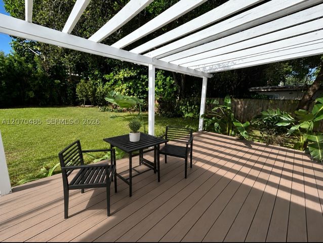585 NE 121st St, North Miami, FL 33161