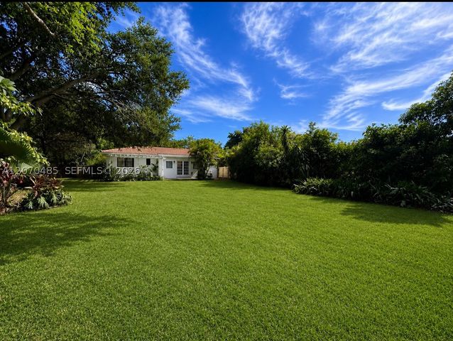 585 NE 121st St, North Miami, FL 33161