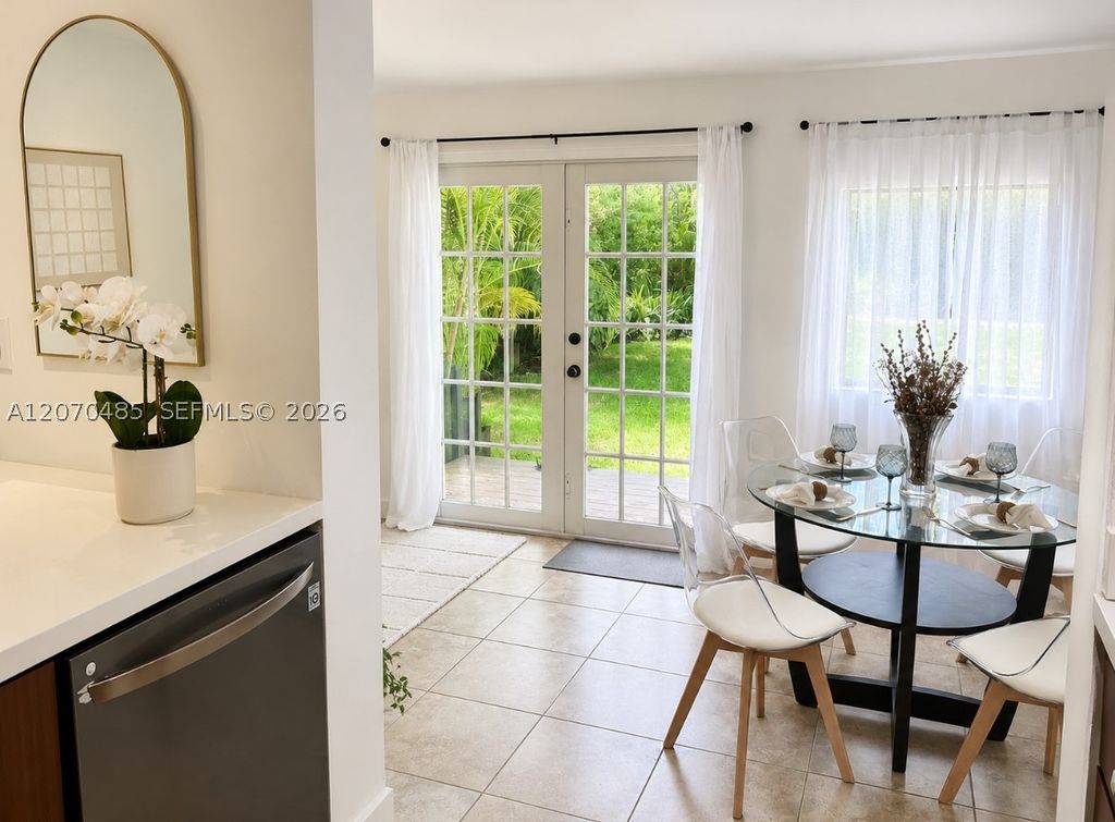 Image 18 of property listing at 585 NE 121st St, North Miami, FL 33161