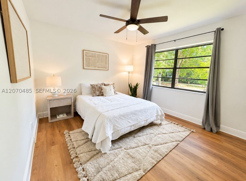 Image 27 of property listing at 585 NE 121st St, North Miami, FL 33161