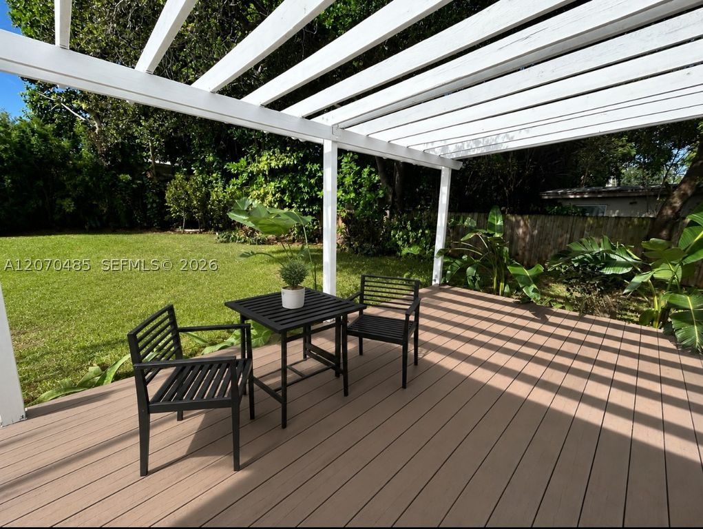 Image 40 of property listing at 585 NE 121st St, North Miami, FL 33161