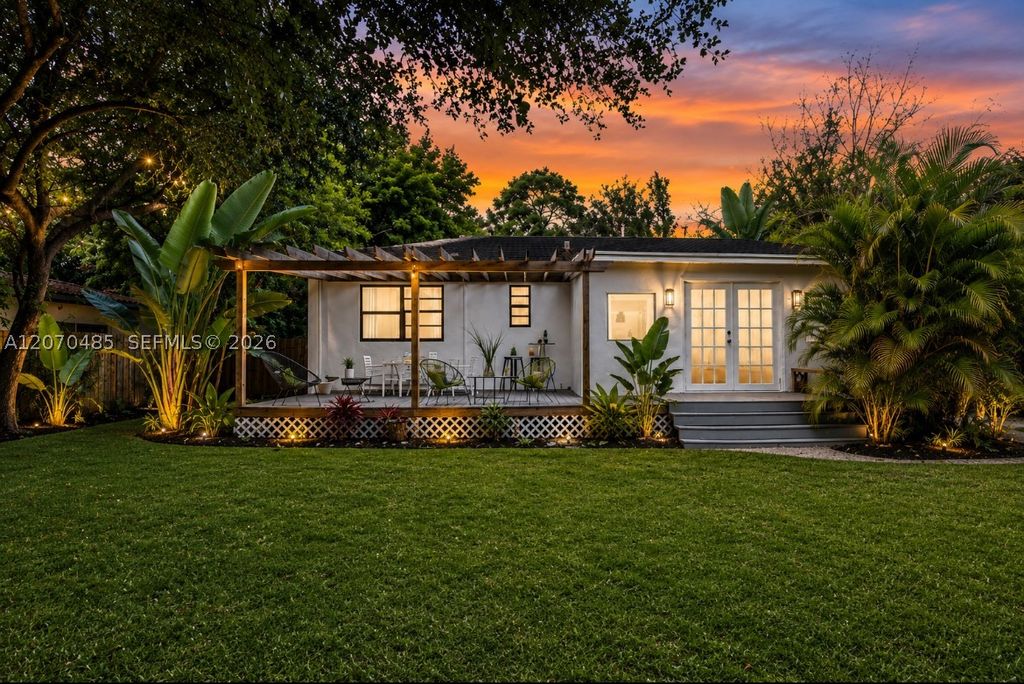 Image 45 of property listing at 585 NE 121st St, North Miami, FL 33161