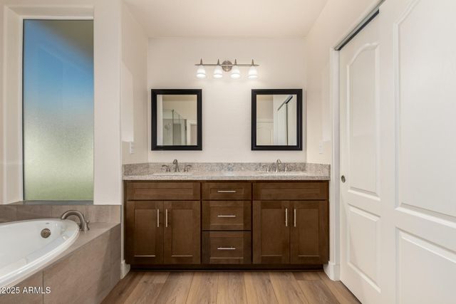 8736 W TIERRA BUENA Lane, Peoria, AZ 85382