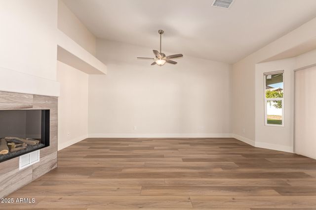 8736 W TIERRA BUENA Lane, Peoria, AZ 85382