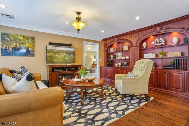 12 CAYUGA WAY, Millburn Twp., NJ 07078