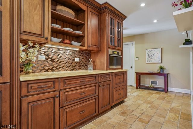 12 CAYUGA WAY, Millburn Twp., NJ 07078