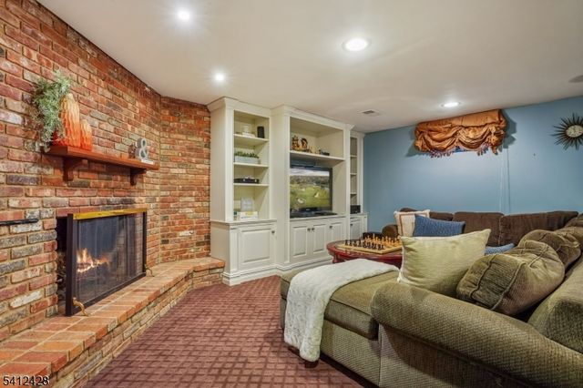 12 CAYUGA WAY, Millburn Twp., NJ 07078