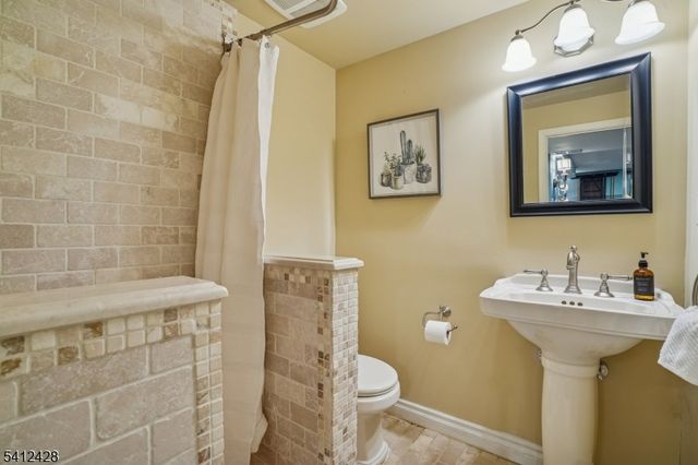 12 CAYUGA WAY, Millburn Twp., NJ 07078