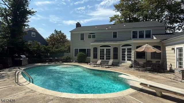 12 CAYUGA WAY, Millburn Twp., NJ 07078