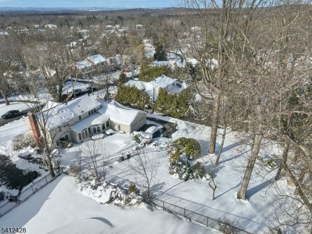 12 CAYUGA WAY, Millburn Twp., NJ 07078