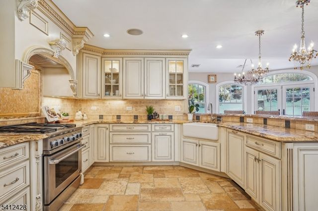 12 CAYUGA WAY, Millburn Twp., NJ 07078