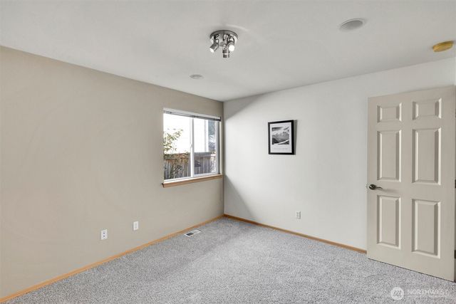 915 N Laurel Lane, Tacoma, WA 98406