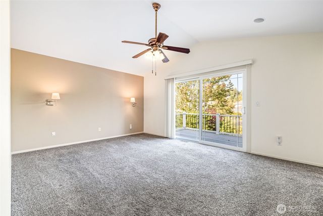 915 N Laurel Lane, Tacoma, WA 98406