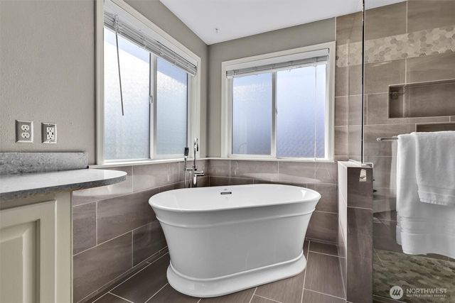 915 N Laurel Lane, Tacoma, WA 98406