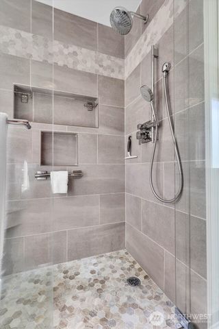 915 N Laurel Lane, Tacoma, WA 98406