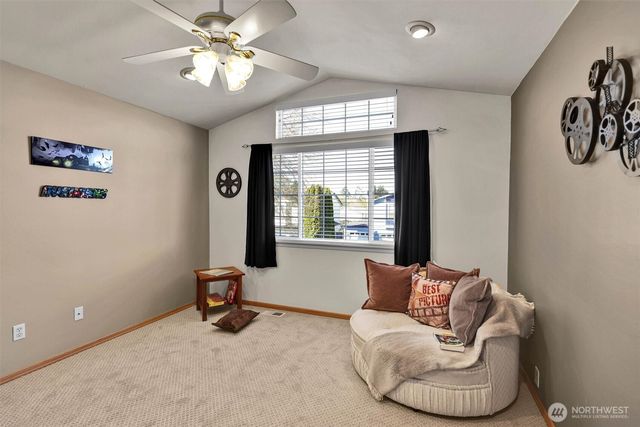 915 N Laurel Lane, Tacoma, WA 98406