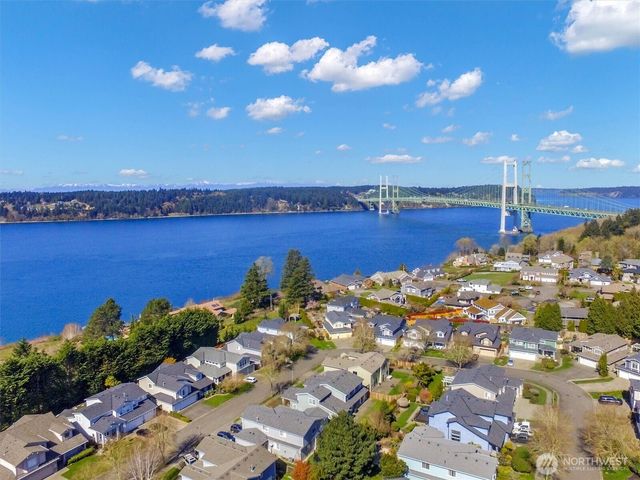 915 N Laurel Lane, Tacoma, WA 98406