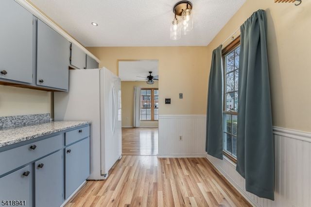 382 Hadleigh Ln, North Brunswick Twp., NJ 08902