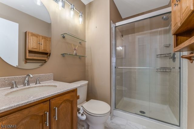 382 Hadleigh Ln, North Brunswick Twp., NJ 08902